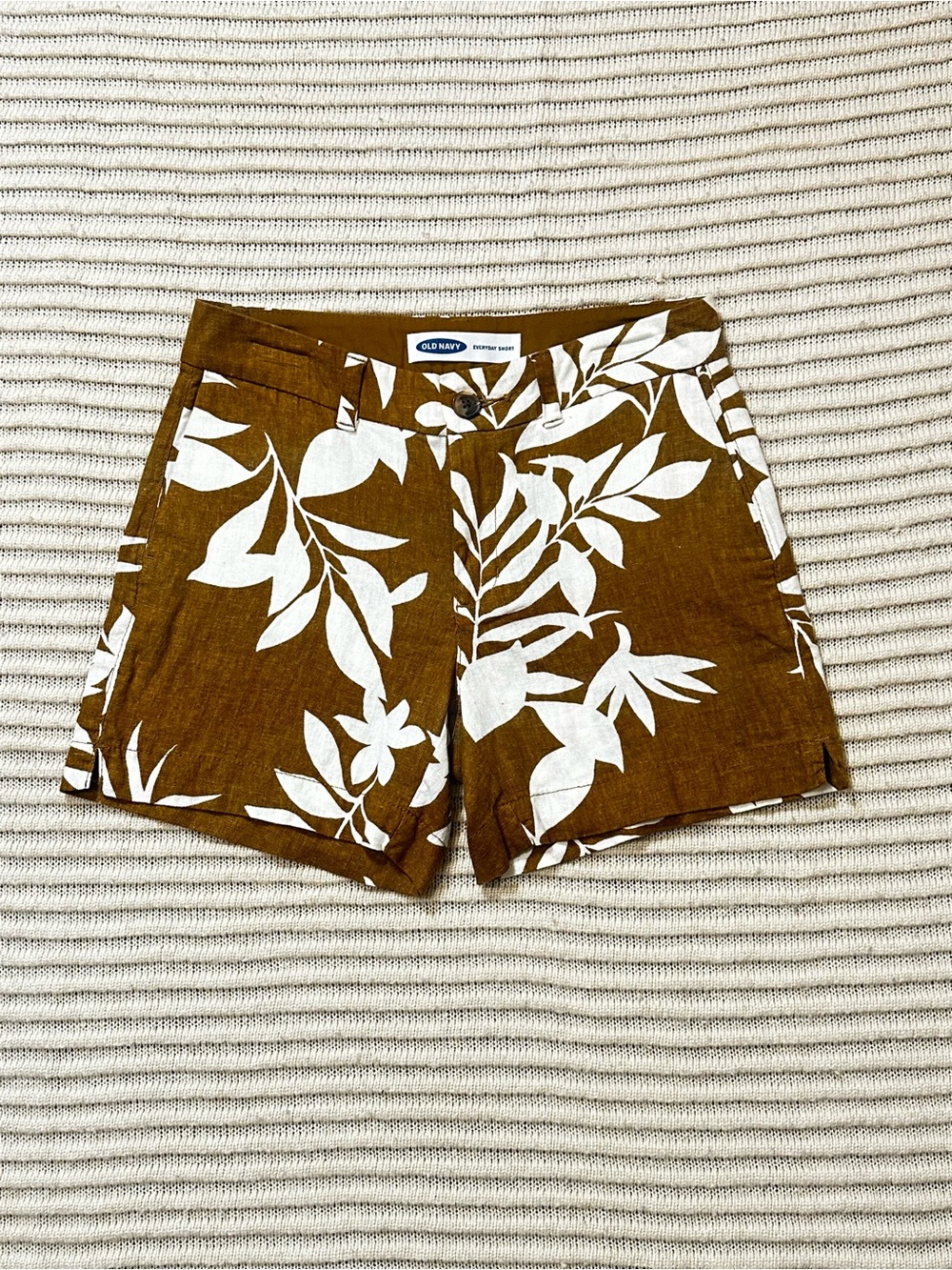 Old Navy Brown and White Tropical Print Shorts Size Small